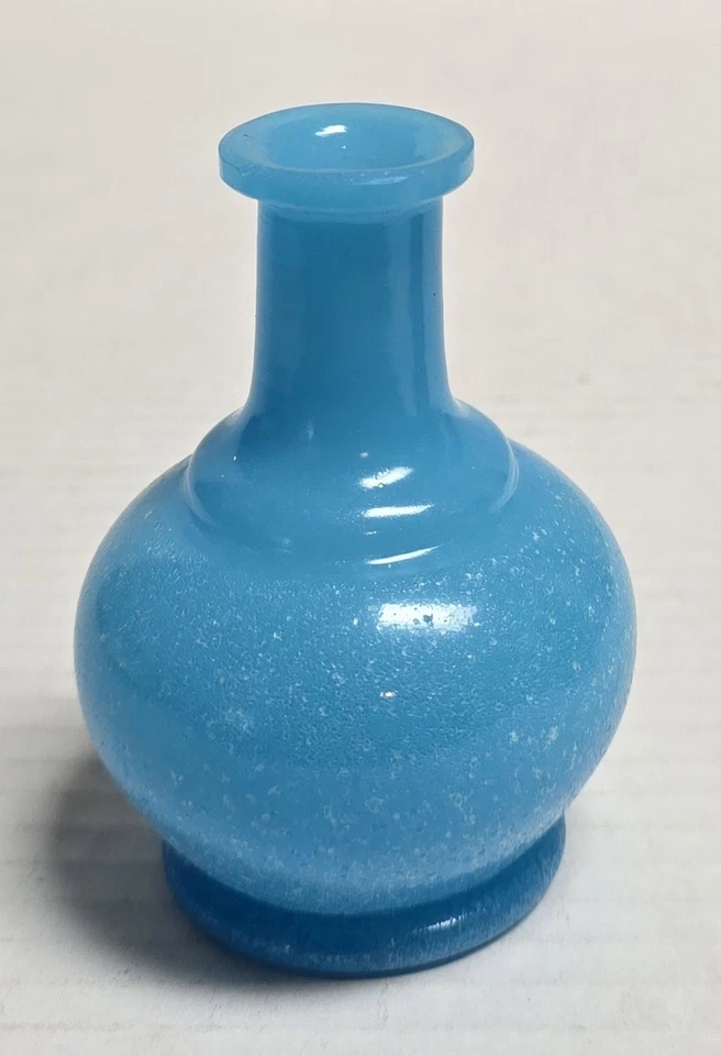 Jarrón pequeño chino de vidrio azul Pekín con pontil pulido Foto 3 de 4