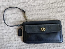 Vintage Coach Legacy Wristlet Bag Black Leather Turnlock Front Pocket Zip Clutch
