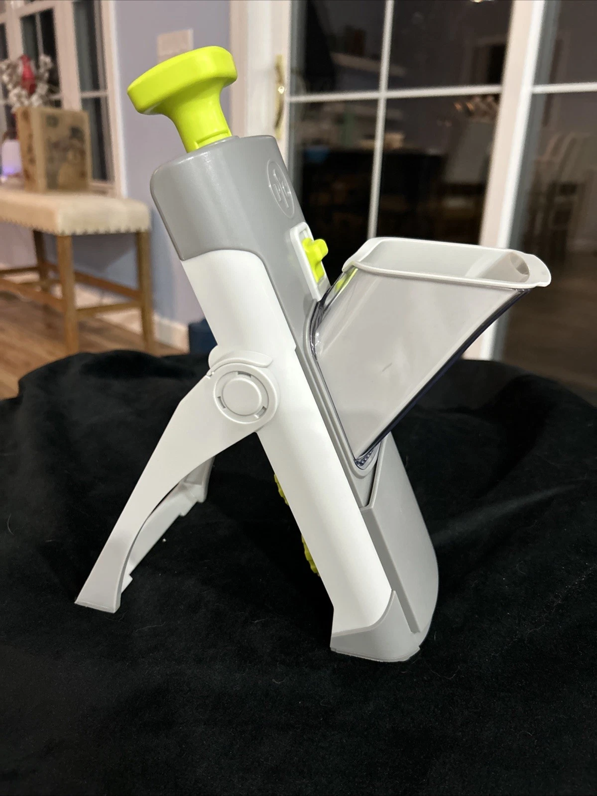 Pampered Chef’s UPRIGHT Rapid-Prep Mandolin. New Out Of Box. No Catcher Tray.