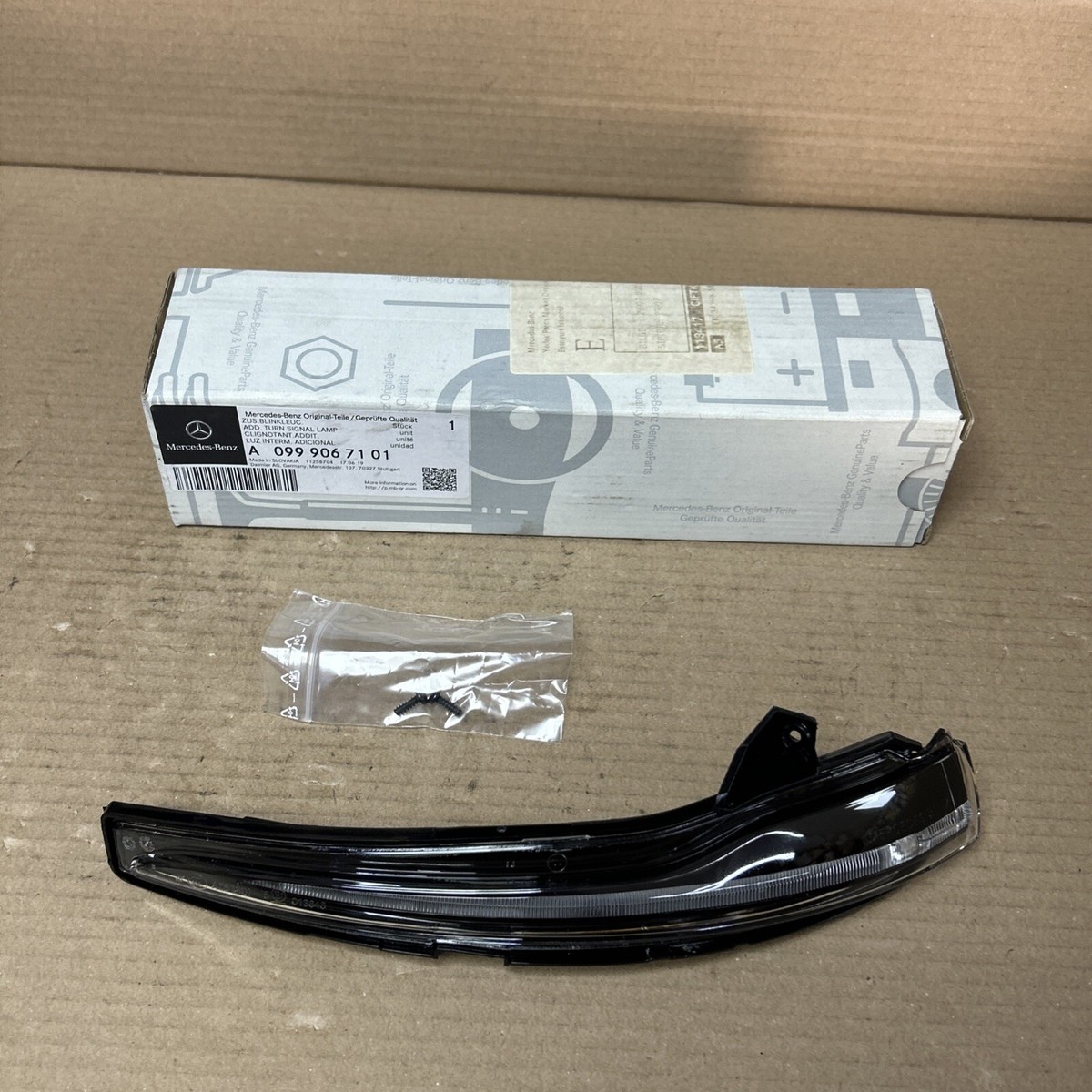 A0999067101 MERCEDES BENZ W205 LEFT SIDE DOOR MIRROR BLINKER LAMP