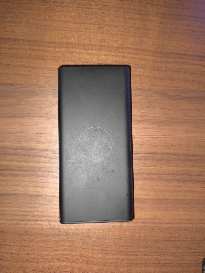 Banco de alimentación Xiaomi 10000 mAh con carga inalámbrica de 10W y carga rápida por cable Foto 2 de 4