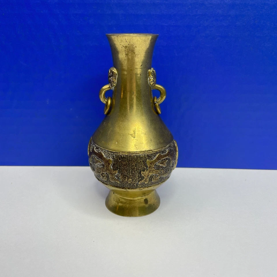 Jarrón de latón ornamentado urna doble anillo asas 5" de alto asiático dragón escarabajo Foto 2 de 4