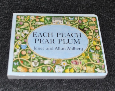 Janet and Allan Ahlberg: EACH PEACH PEAR PLUM Puffin Books 1999