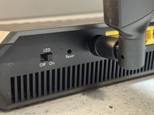 Netgear Nighthawk X4S AC2600 WiFi VDSL/ADSL Modem Router Model D7800 - Picture 7 of 9