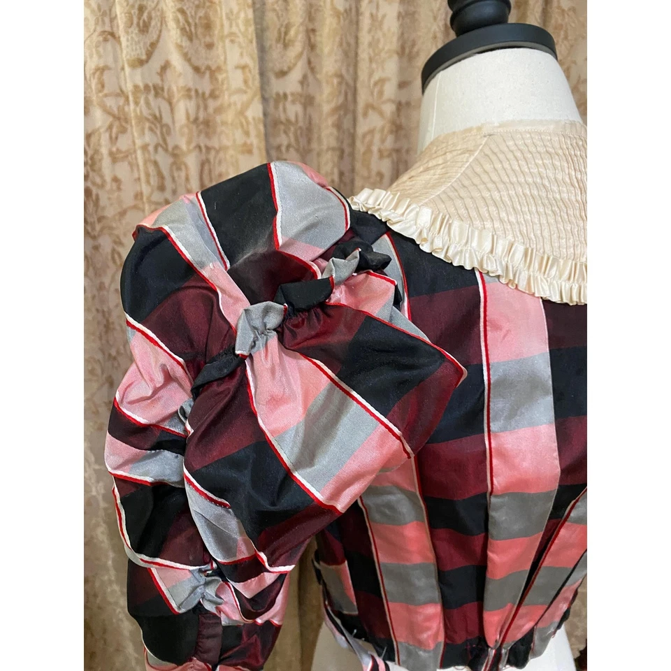 Corpiño victoriano, alrededor de finales de la década de 1890. Interior deshuesado a cuadros. Mangas abullonadas Foto 4 de 4