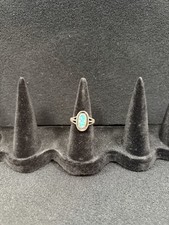 Women  s Size 4 Silver Tone Blue Stone Ring Petite Oval Unmarked