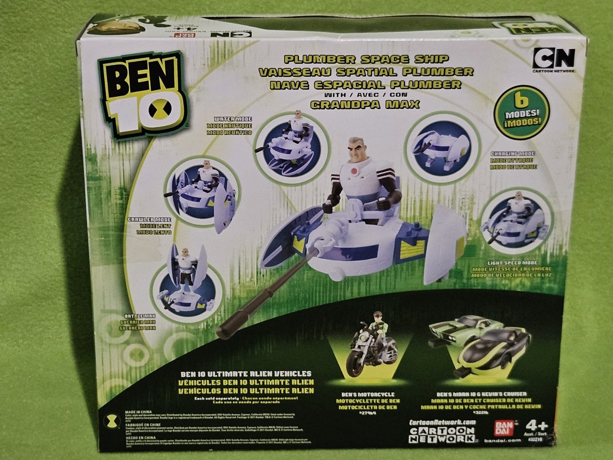 Ben 10 Plumber Spaceship w/ Grandpa Max Action Figure - Bandai
