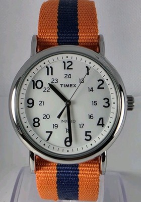 TIMEX WEEKENDER INDIGLO UNISEX  STAINLESS STEEL BACK WATER RESISTAN 3ATM  WHITE 