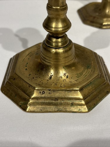 2 Early 18th Century French Brass Candlesticks Faceted Cups Octagon Base - Picture 6 of 15