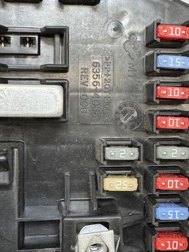 2008 CHEVY EQUINOX LS 3.4L FUSE RELAY BOX 6356-4055 OEM (30) - Picture 3 of 12