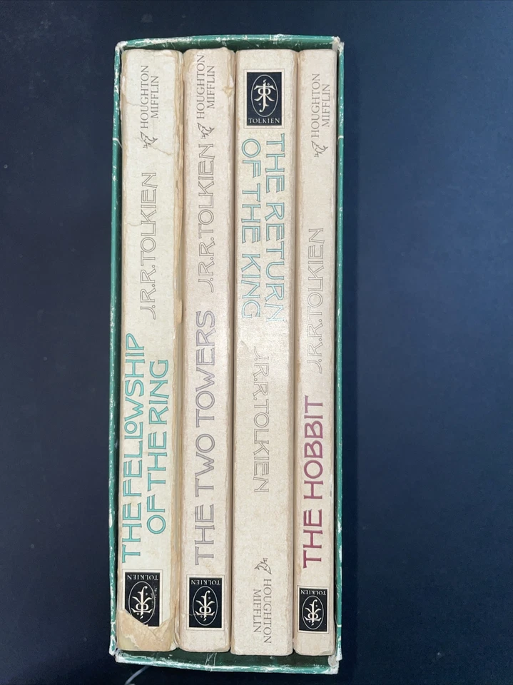 The Hobbit & The Lord Of The Rings 4 volume Box Set paperbacks J. R. R. Tolkien Foto 2 de 2