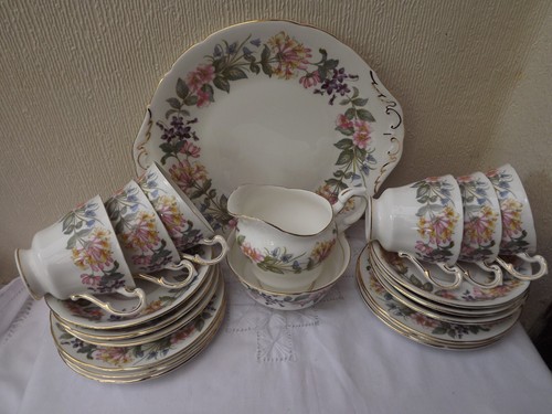 Paragon "Country Lane" 21 piece Tea Set - Porcelain china - Made in England - Picture 2 of 18