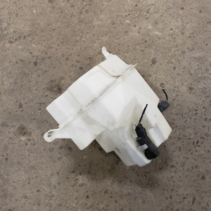 Fill washer fluid volvo