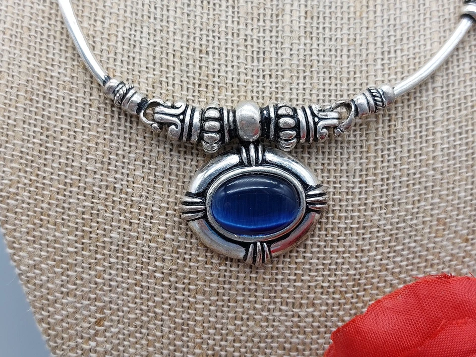 Collar Firmado Avon NR Azul Real Ojo de Gato Colgante Bali Tono Plata 16" Foto 3 de 4