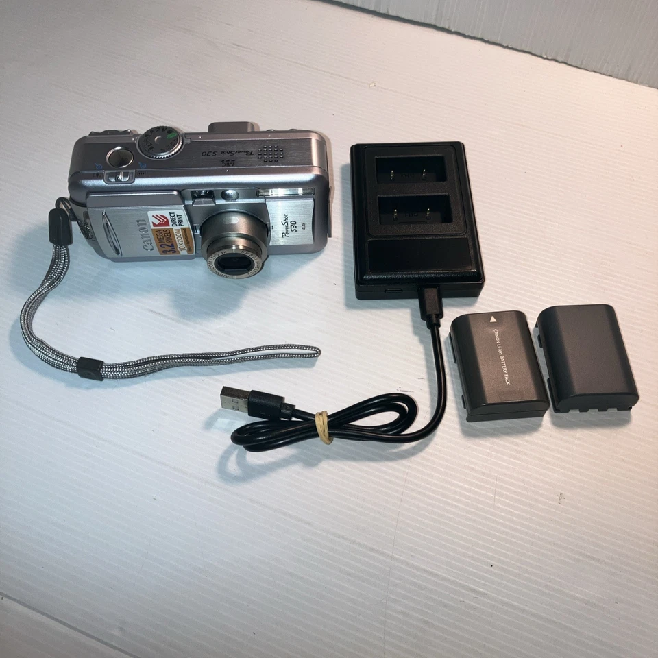Canon PowerShot S30 3.2MP Digital Camera Like New - Image 2 of 4
