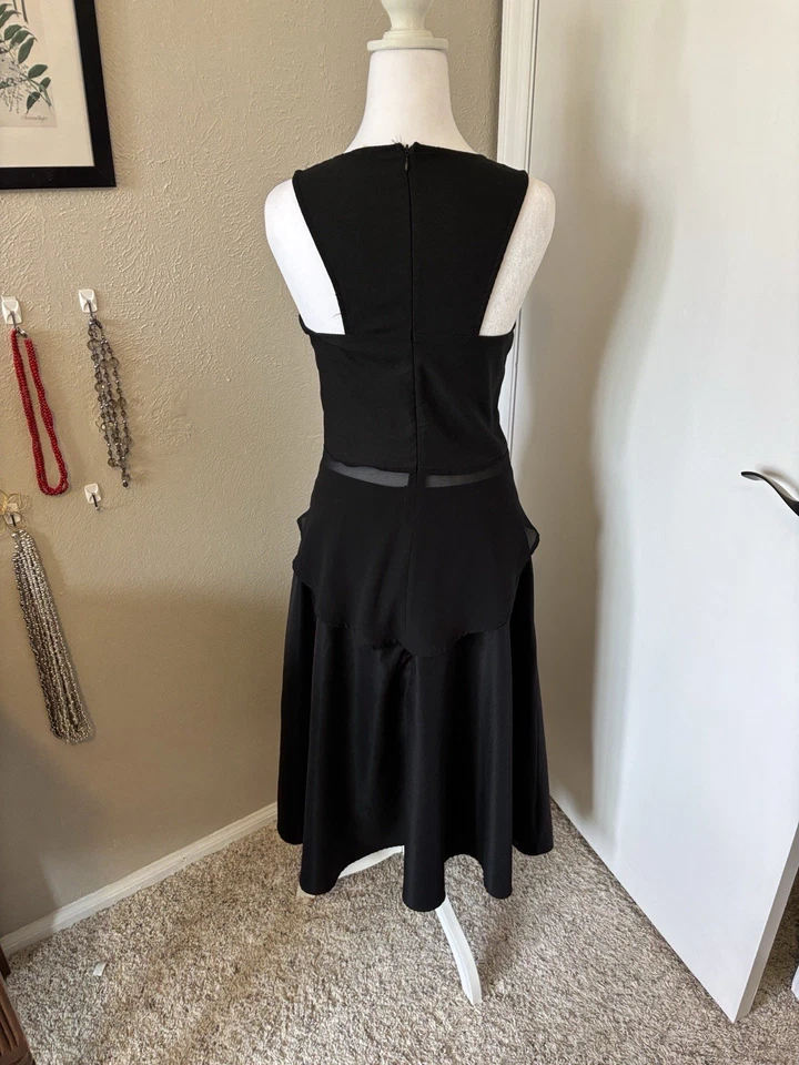 Blusa negra bordada sin mangas talla S Foto 4 de 4