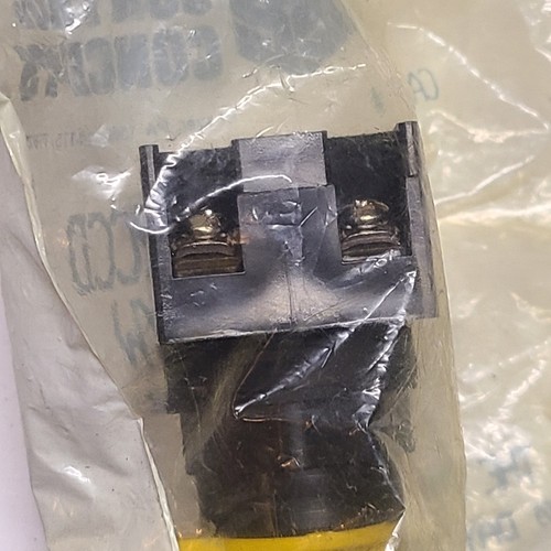 c3controls 22SRCCD-XHYW - 22MM 3 POS. SPRING RETURN RT. TO CENT. WITH YELLOW HAN - Picture 4 of 5