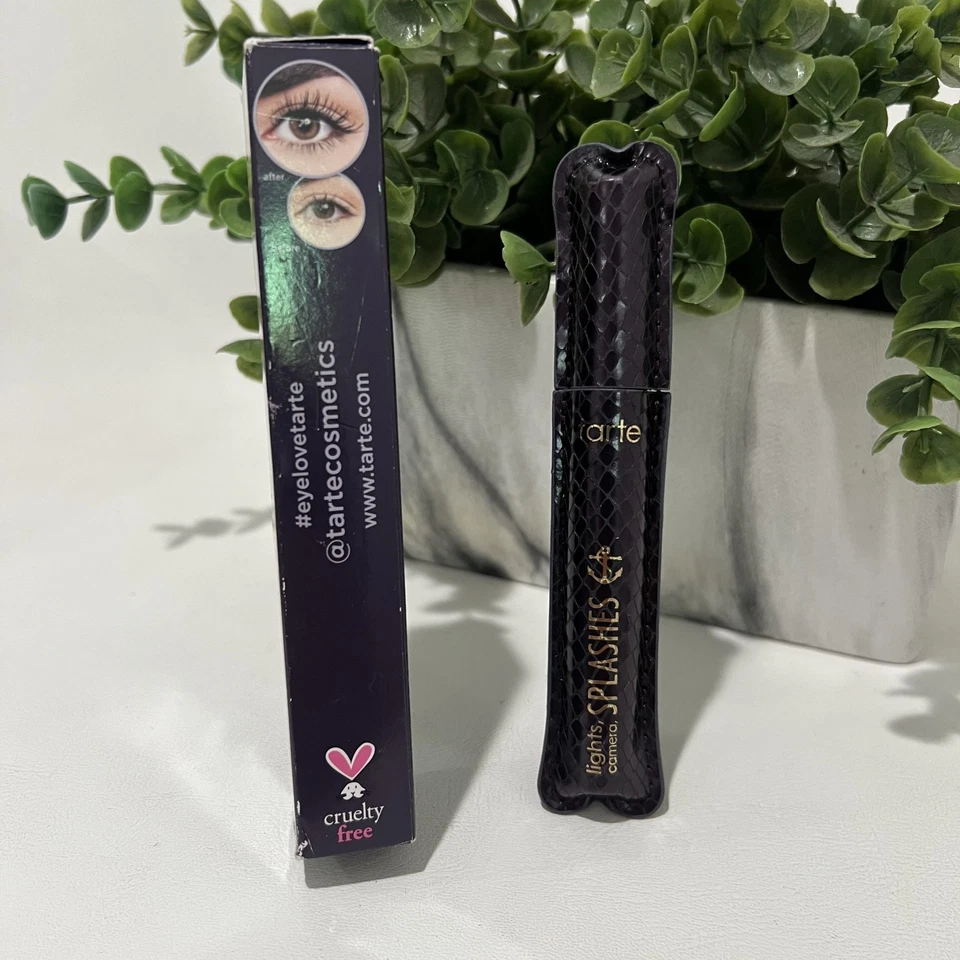 Rímel impermeable con salpicaduras para cámara Tarte Light -NEGRO IMPERMEABLE - 7 ml/0,24 fl. oz Foto 3 de 4