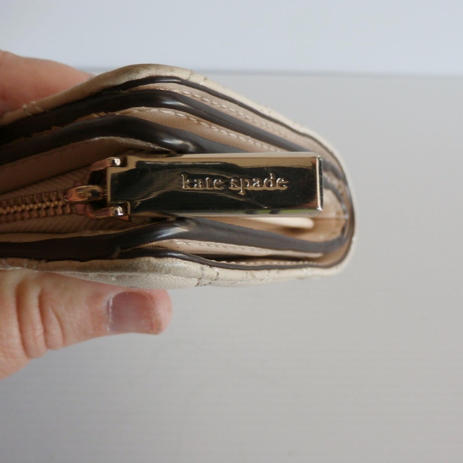Kate Spade Carey medium wallet quilted beige leather bi-fold snap lock & zipper