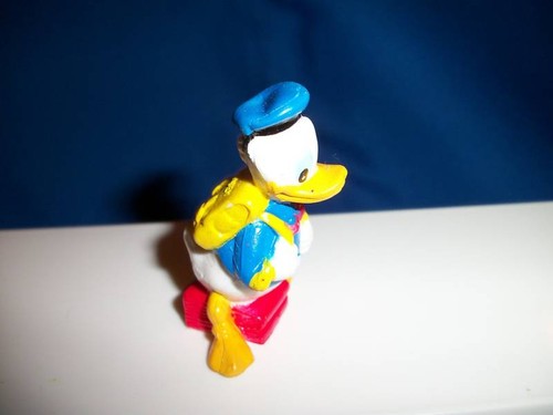 DONALD DUCK CLASSIC UNIFORM BACKPACK Plastic Figurine Disney PANINI ITALY Figure - Picture 2 of 3