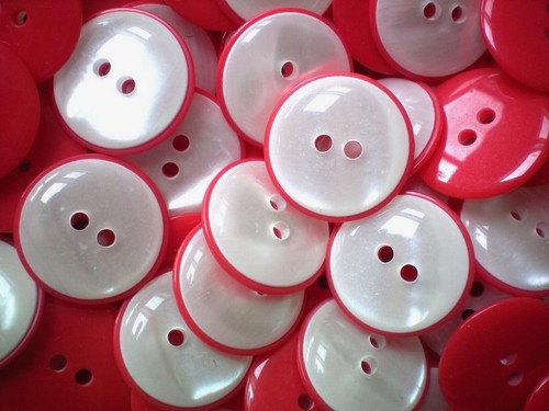 Buttons 21mm 34L Ivory Pearlescent White with Red Back Coat Jacket Craft (W212) - Picture 10 of 24