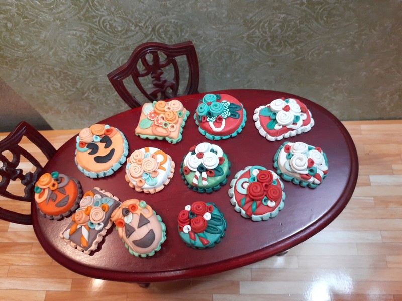 Bakery HALLOWEEN & CHRISTMAS CAKES Lot 12* Handbaked dollhouse mini 1/12 shop