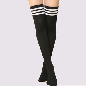 1pcs Femmes Rayure Chaussettes Hautes Genoux Fashion Bas Chausettes Au-dessus
