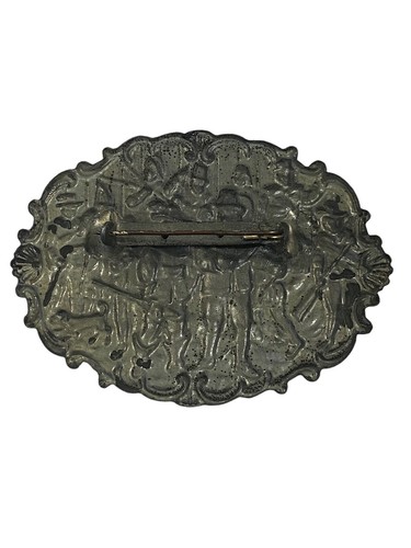 Antique Silver Pressed Tin Brooch Men Soldiers Swards War Scene 2.5" Inch - Picture 6 of 6