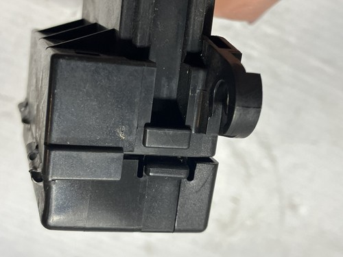 1997 Suzuki GSXR 750 Fuse Box Plug (OEM) - Picture 6 of 17
