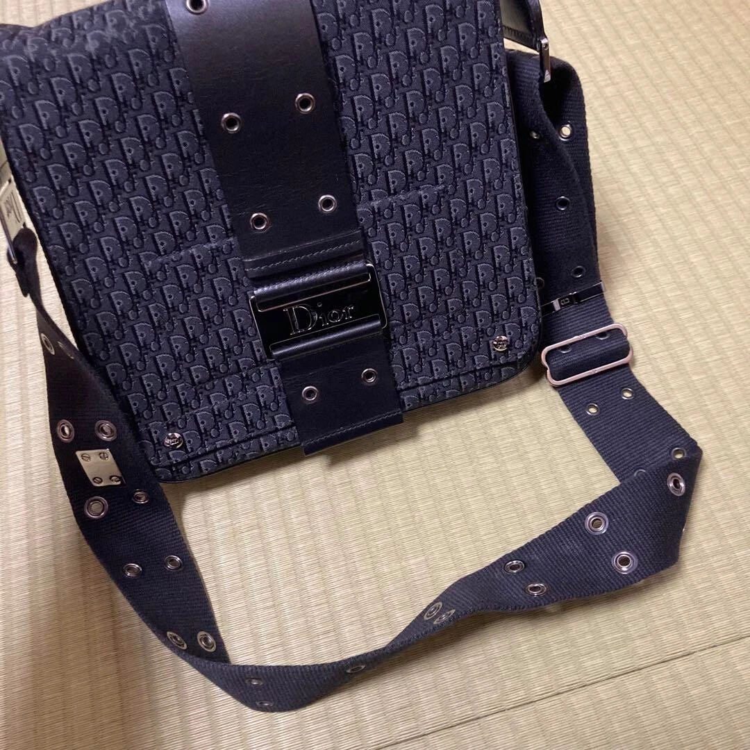 Sac bandoulière Christian Dior Trotter chic fourre tout cuir noir occasion du JAPON