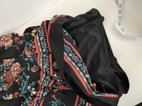 Trixxi Damen Strampler schwarz Blumenmuster V-Ausschnitt Tie Back Kurzarm Größe M - Bild 14 von 17