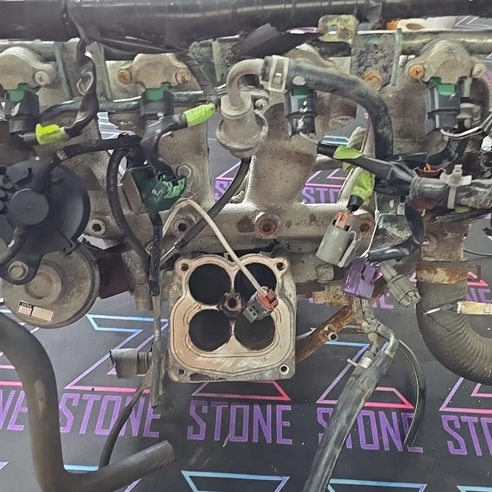 Впускной коллектор топливная рейка 98-04 Nissan Frontier 240SX Altima KA24DE 2,4 л - Изображение 2 из 4