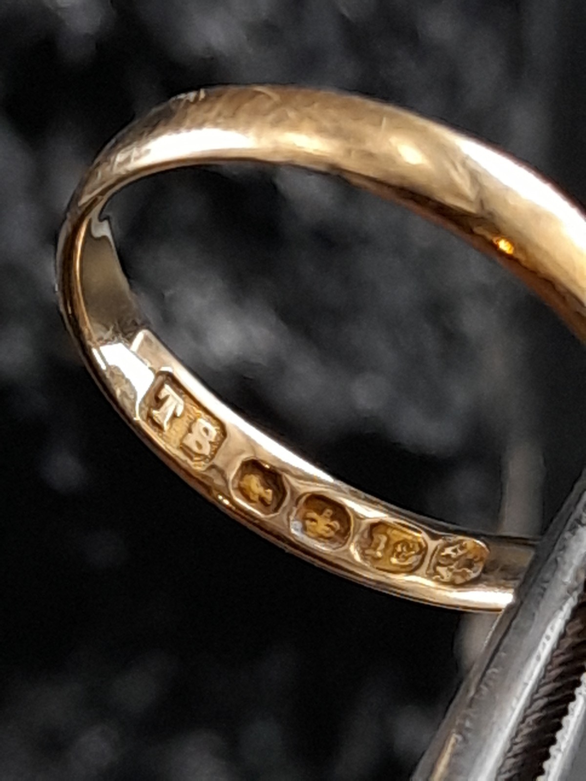 18ct gold Victorian wedding ring original Box Size M, 1.82g Newcastle Assay Rare image 5