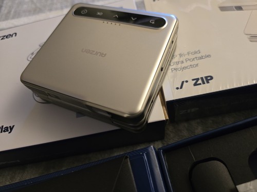 AURZEN ZIP ULTRA PORTABLE PROJECTOR In hand L@@K DZ001 - Afbeelding 3 van 6