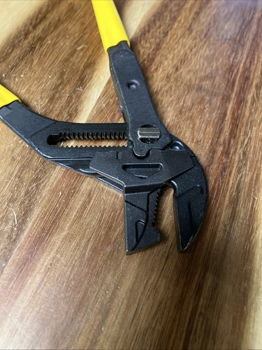 Klein Tools D530-10 10-Inch Reversible Jaw Plier Wrench - Picture 3 of 4