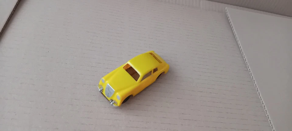 LANCIA ??? MODELE PLASTIQUE MADE IN YUGOSLAVIA - Photo 2/4