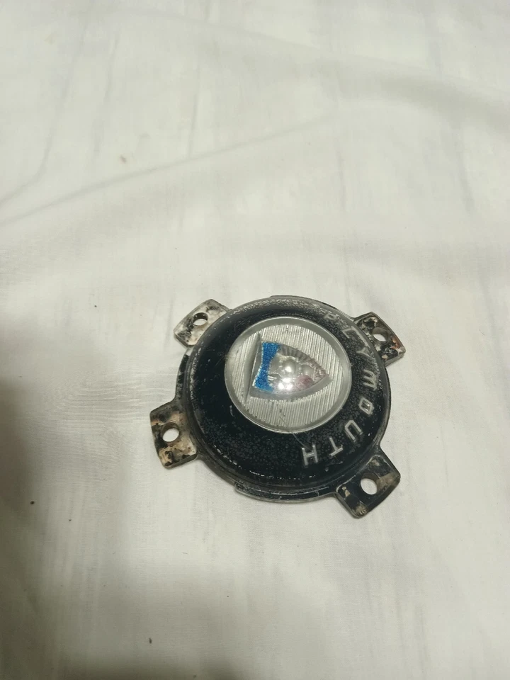 1946-48 Plymouth Special Deluxe Botón Inserto P14C P14J P14 Fabricante de equipo original Foto 2 de 3