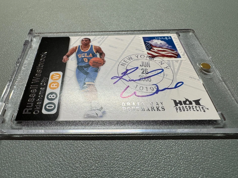 Sellos Fleer Hot Prospects Draft Day 2008-09 Russell Westbrook/50 DD-RW RC Foto 3 de 4
