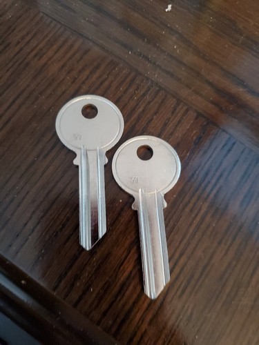 Pack of 2 Y1 YALE Key Blank Sliver Color # 930013 - Picture 2 of 2