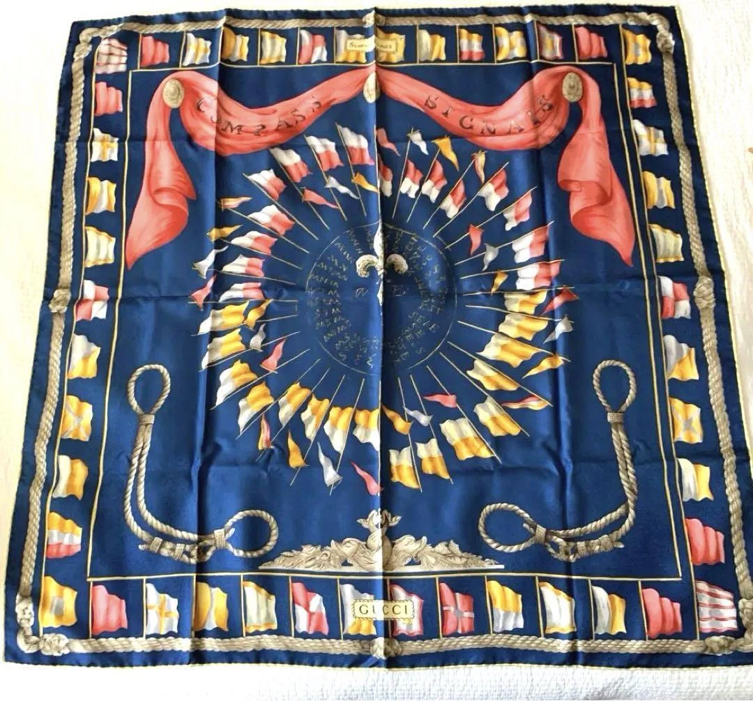 Grande écharpe GUCCI en soie avec motif drapeau occasion marine