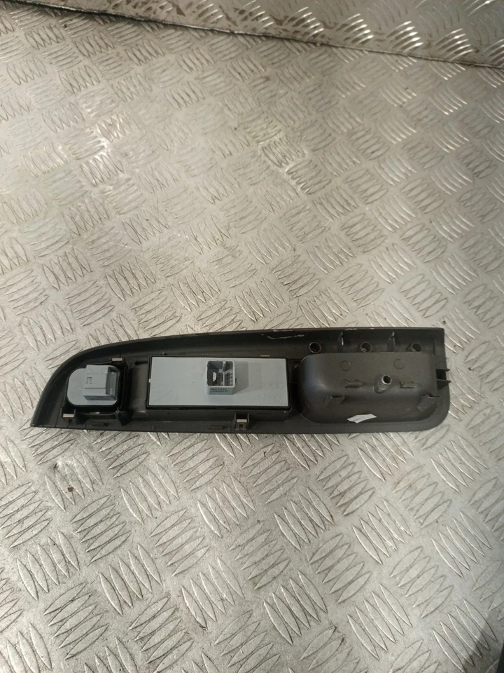 2006 VOLKSWAGEN GOLF MK5 СО СТОРОНЫ ВОДИТЕЛЯ ПЕРЕДНЕЕ СТЕКЛО ПЕРЕКЛЮЧАТЕЛЬ 1K4868050B #9 - Изображение 2 из 3