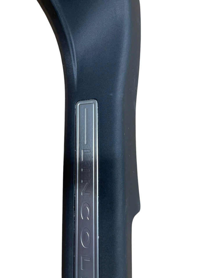 2024 LINCOLN NAUTILUS LH DRIVER LOWER DOOR TRIM PLATE LOWER DOOR MOULDING OEM - Image 4 of 4