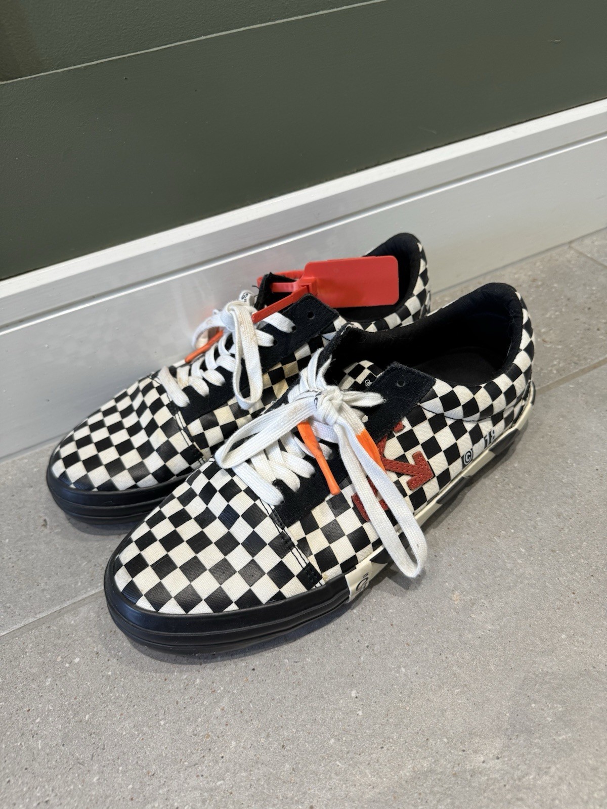 Off-White Vulcanised Low Top Checkered trainers/ sneakers Rare Eu43