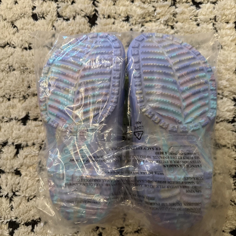 Crocs Clássico Mármore Crianças Meninas Meninos Tamancos Sandália J 2EUA 33EU Azul/Roxo - Imagem 2 de 2