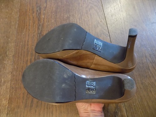 moda Kimberly Latte brown eel like stitched Slight platform pumps 3.5" heels 8.5 - Picture 12 of 13