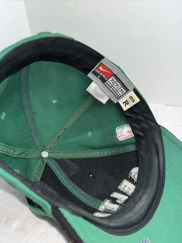 Cappello VINTAGE Boston Celtics Cappello Stretch Nero Verde NBA Lana Basket Nike anni '90 - Foto 11 di 14