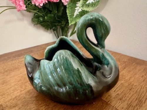 Vintage Blue Mountain Pottery Swan Planter – Green Drip Glaze – Canadian Mid-Cen - Picture 2 of 5