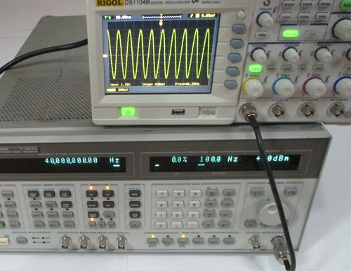 HP 8665B Synthesized Signal Generator - Picture 3 of 5