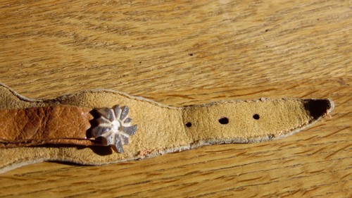 Armbanduhr mit Einfassung aus Hirschhorn mit geschnitzt Edelweiß für Damen - Bild 3 von 4