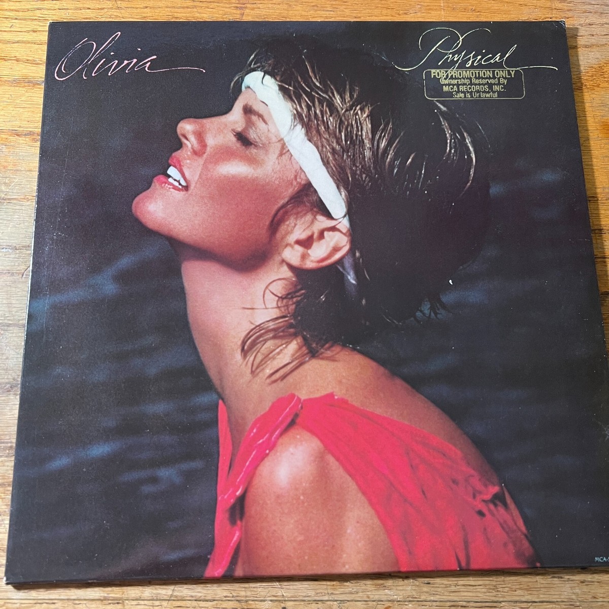 オリビア・ニュートン・ジョン　Physical　限定 重量盤 ピンクカラー LP Amazon.com: Olivia Newton-John - Physical - Exclusive Hot
